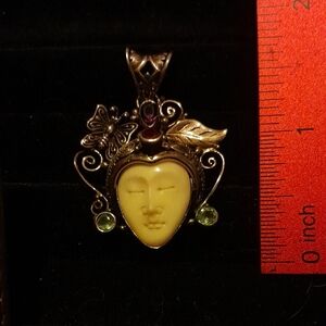 Elegant Gold and Yellow Pendant with Butterfly Design